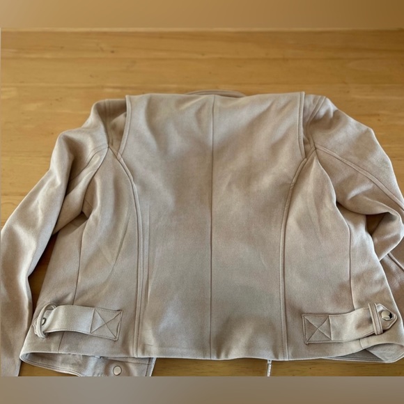 Jacket - Picture 2 of 6